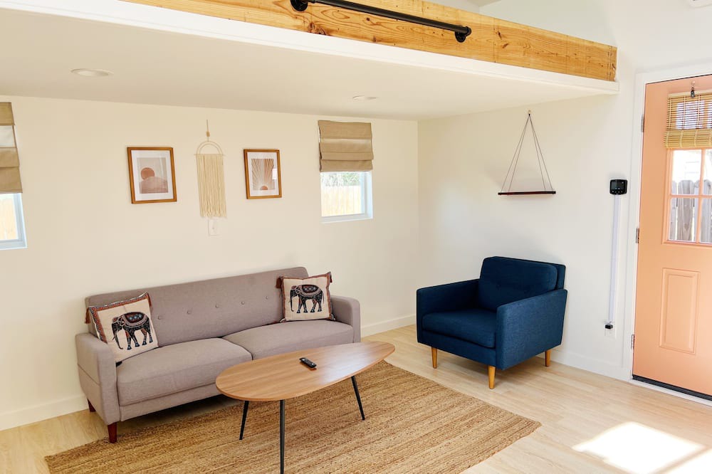 Photo of Livingroom in Georgian Acres