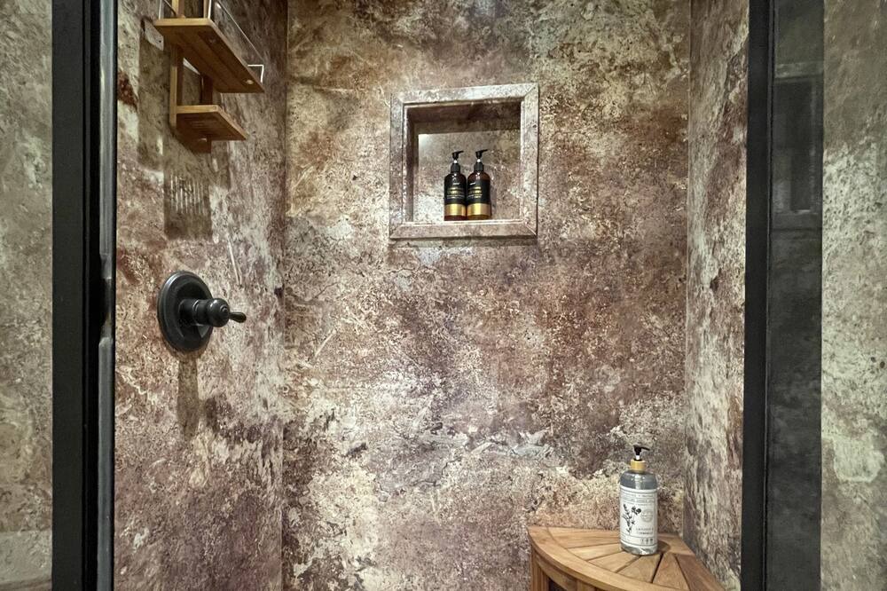 Photo of Bathroom in Grogan's Mill