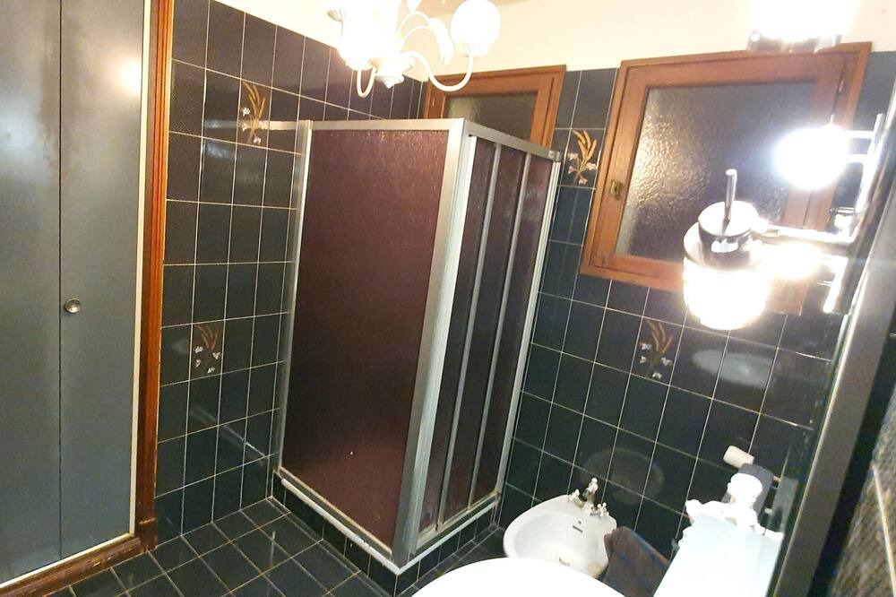 Photo of Bathroom in Montricoux