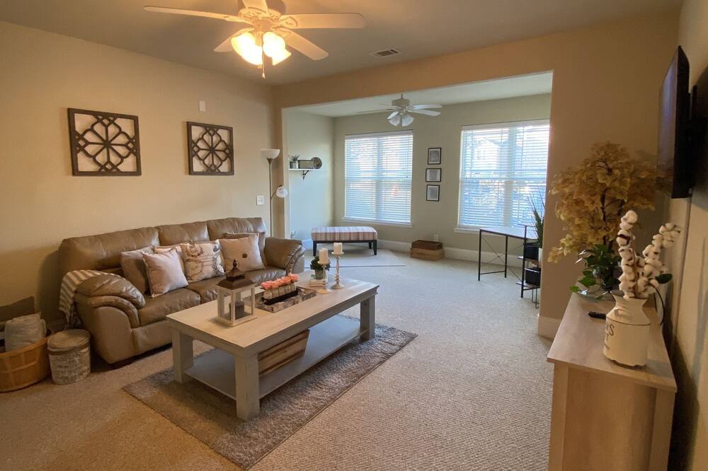 Photo of Livingroom in Warner Robins