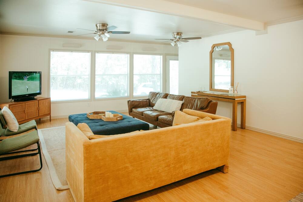 Photo of Livingroom in Cape Royale