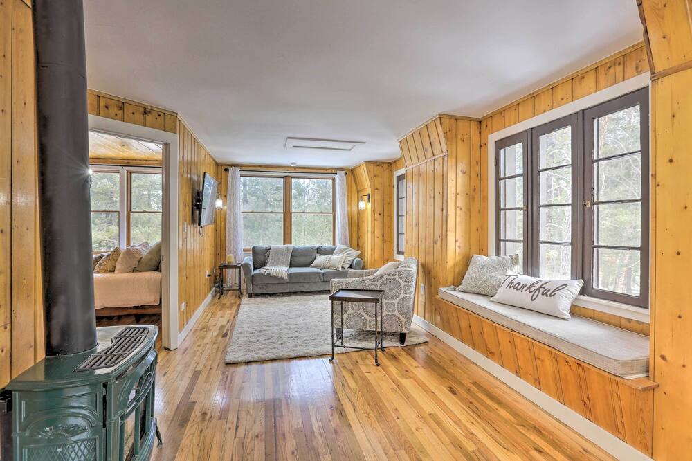 Photo of Bedroom in Evergreen Meadows