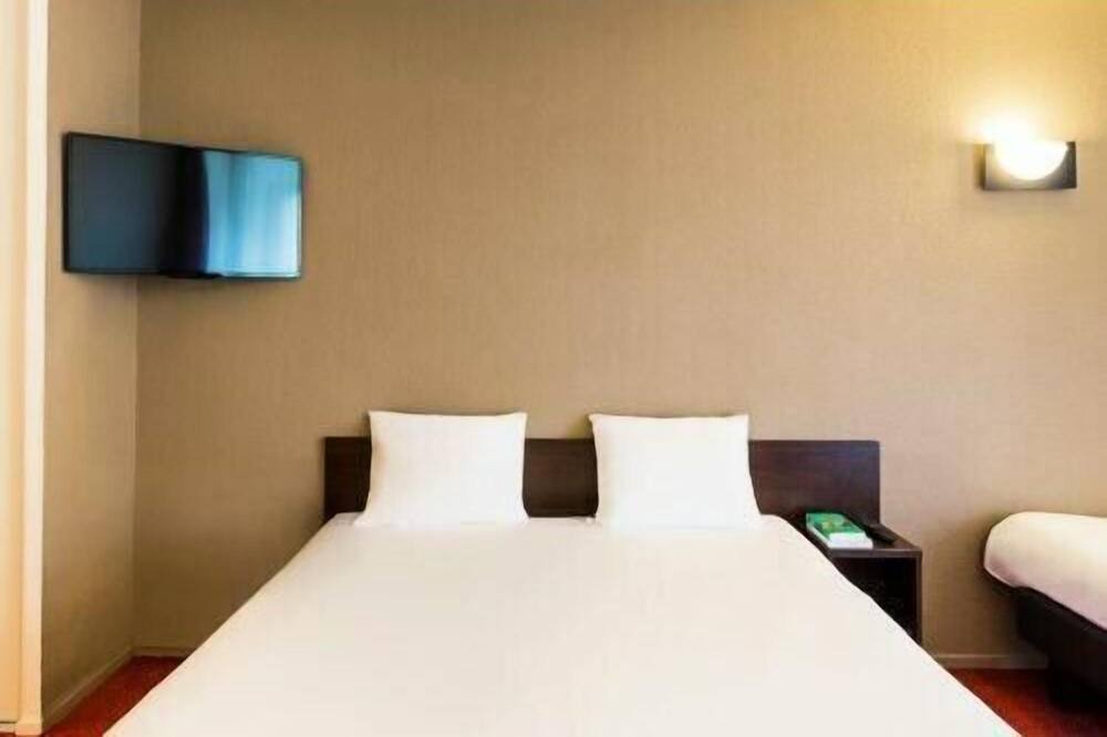 Photo of Bedroom in Vanves
