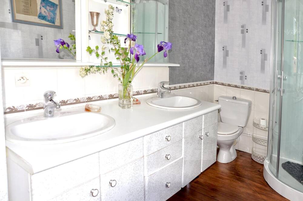Photo of Bathroom in Ri