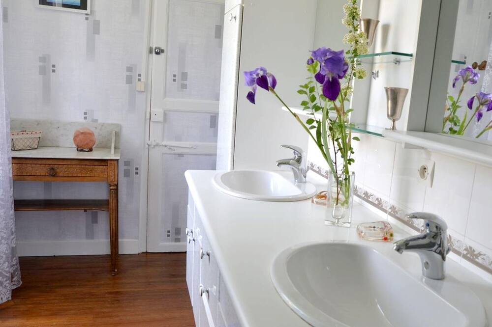 Photo of Bathroom in Ri