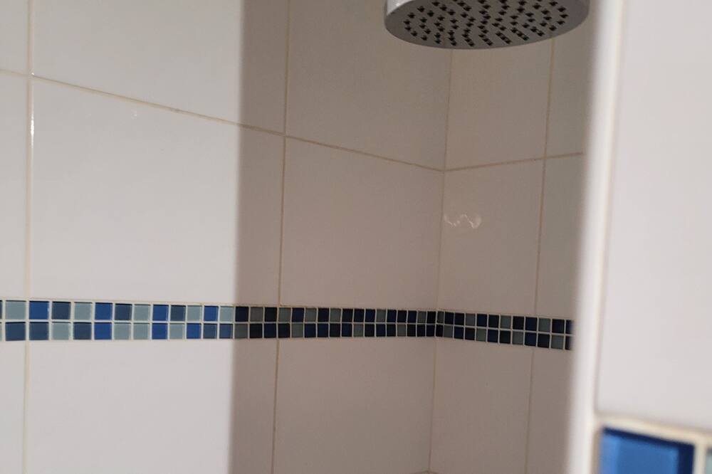 Photo of Bathroom in La Madeleine-Bellevue