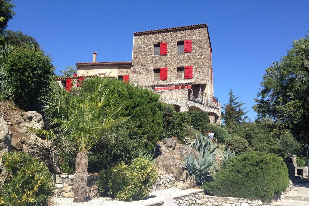 Photo of Outdoor in Saint-Julien-de-la-Nef