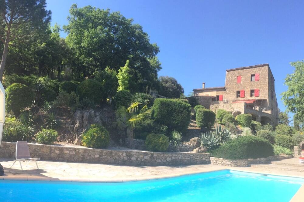 Photo of Outdoor in Saint-Julien-de-la-Nef