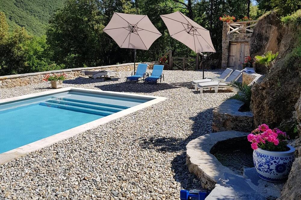 Photo of Outdoor in Saint-Julien-de-la-Nef