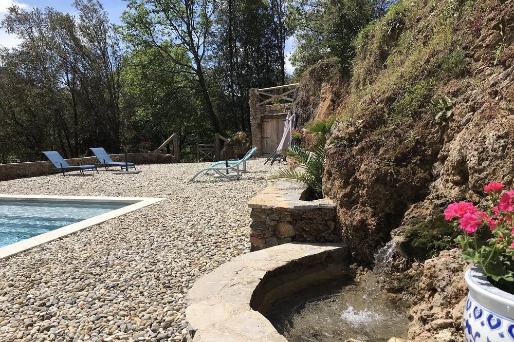 Photo of Outdoor in Saint-Julien-de-la-Nef