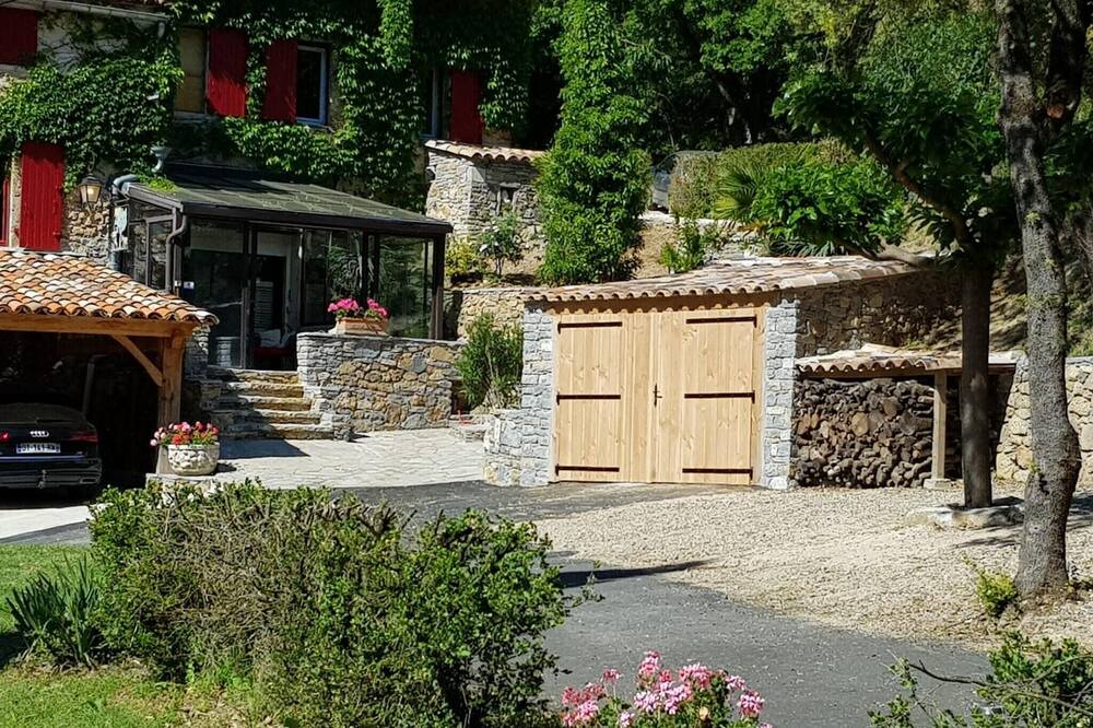 Photo of Outdoor in Saint-Julien-de-la-Nef