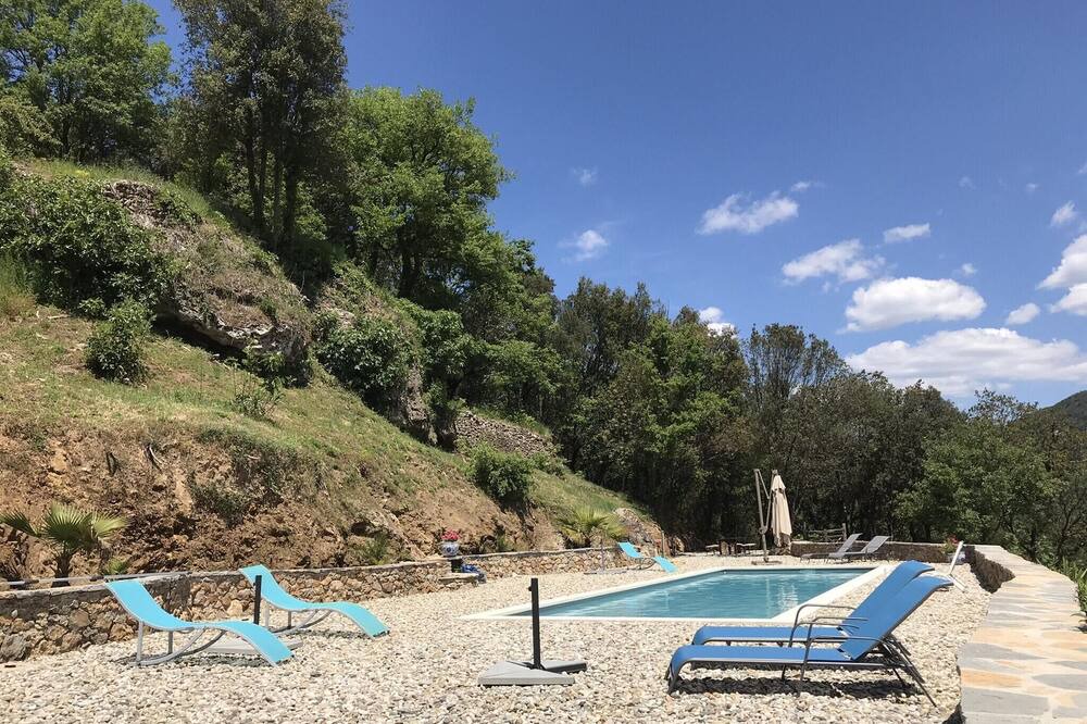Photo of Outdoor in Saint-Julien-de-la-Nef