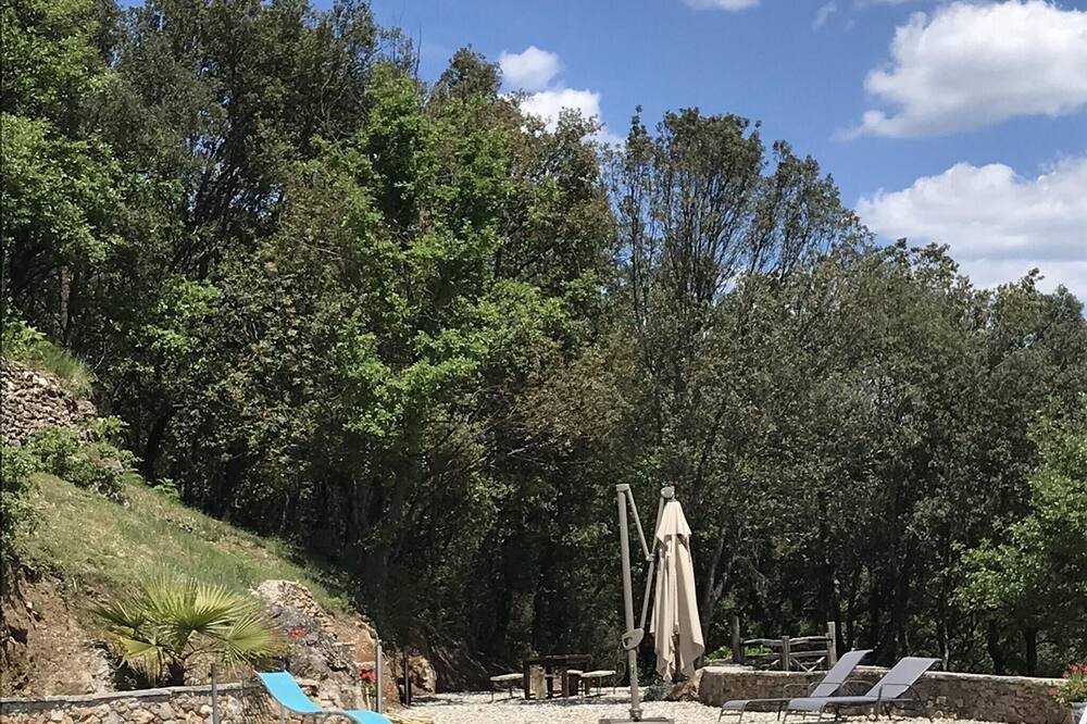 Photo of Outdoor in Saint-Julien-de-la-Nef