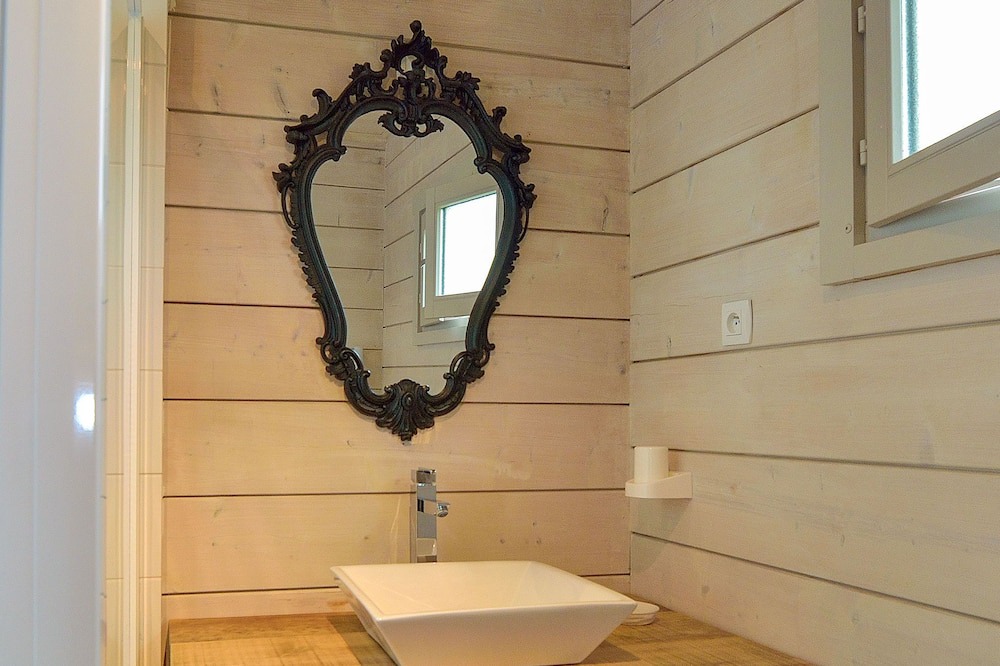 Photo of Bathroom in Oradour-sur-Vayres