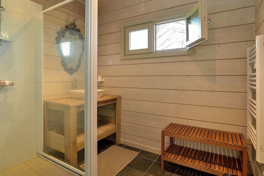 Photo of Bathroom in Oradour-sur-Vayres