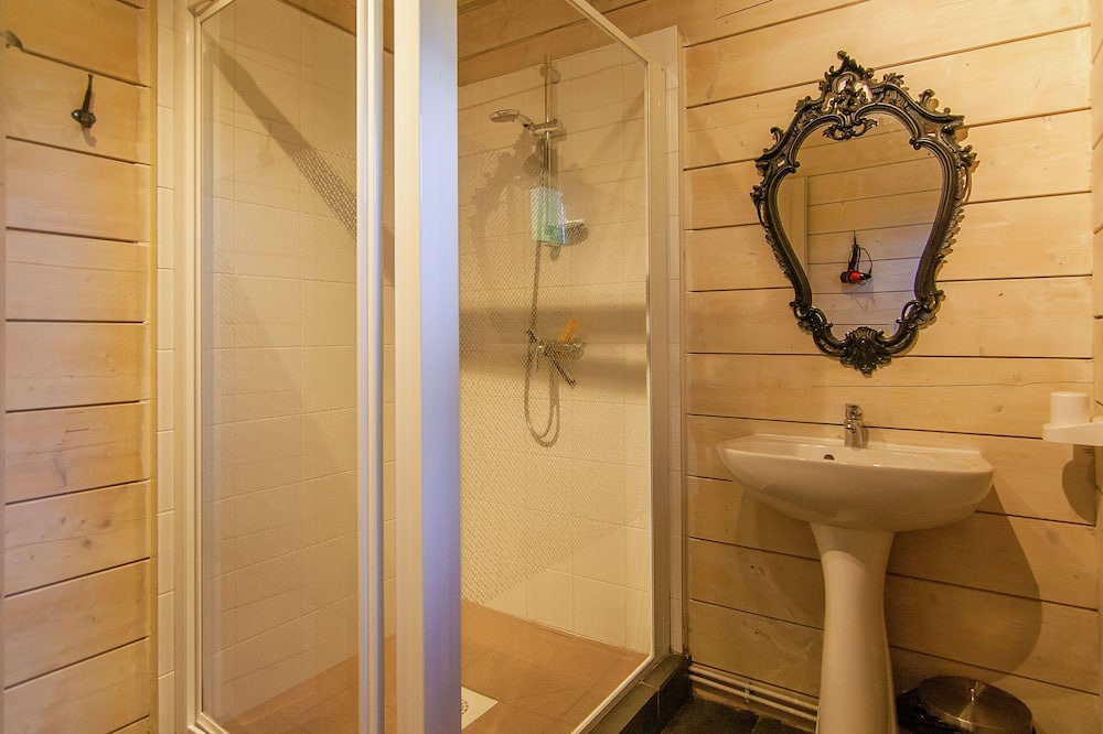 Photo of Bathroom in Oradour-sur-Vayres