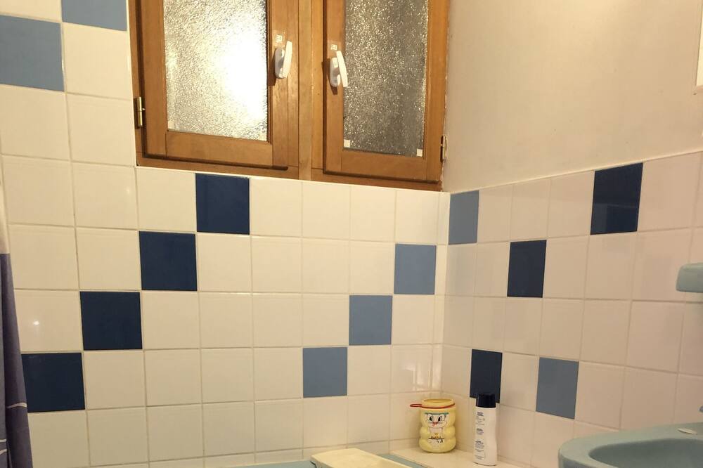 Photo of Bathroom in Premanon