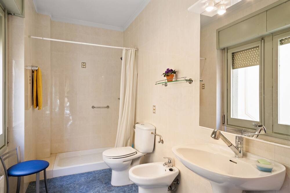Photo of Bathroom in Figueres