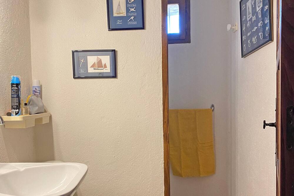 Photo of Bathroom in Castelnou