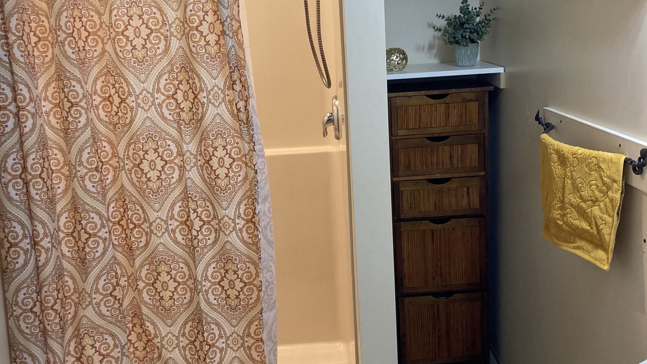 Photo of Bedroom in Allyn-Grapeview