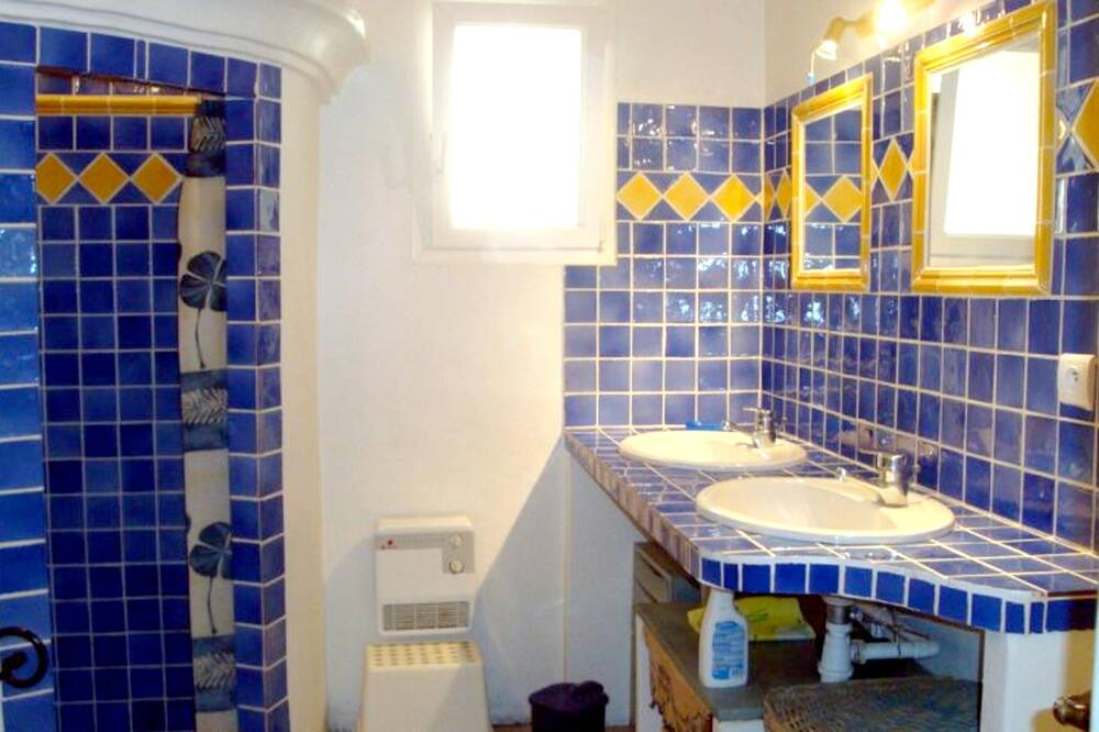 Photo of Bathroom in Saint-Michel-l'Observatoire