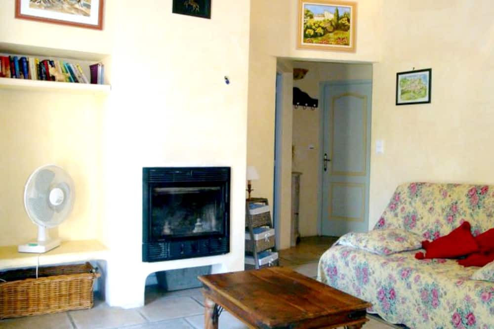Photo of Livingroom in Saint-Michel-l'Observatoire