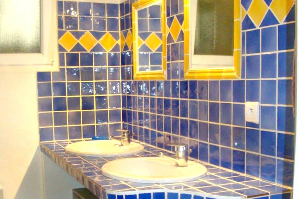 Photo of Bathroom in Saint-Michel-l'Observatoire