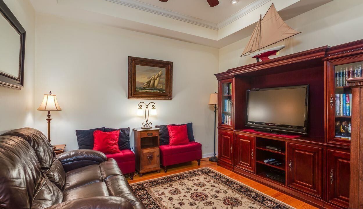Photo of Livingroom in Hood
