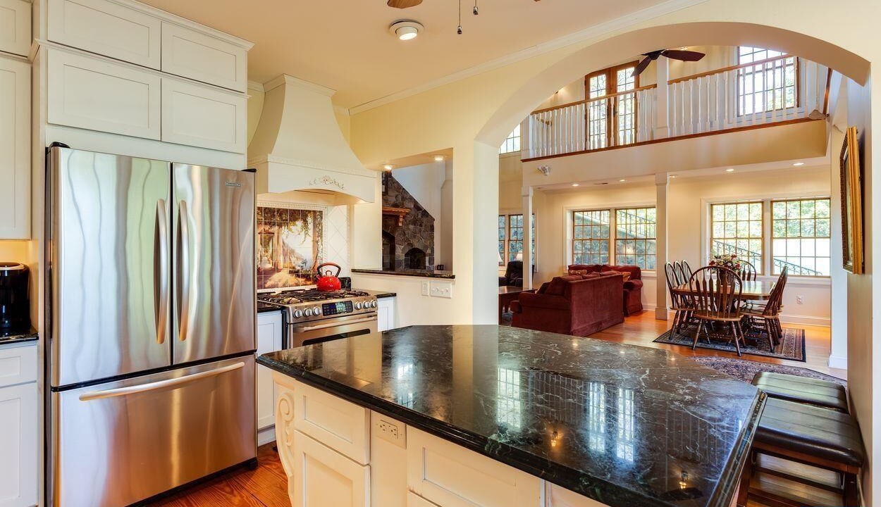 Photo of Kitchen in Hood