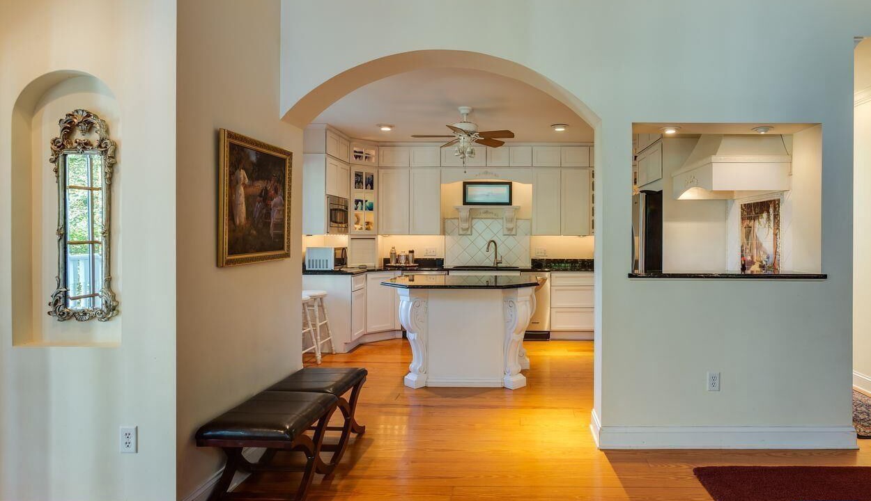 Photo of Kitchen in Hood