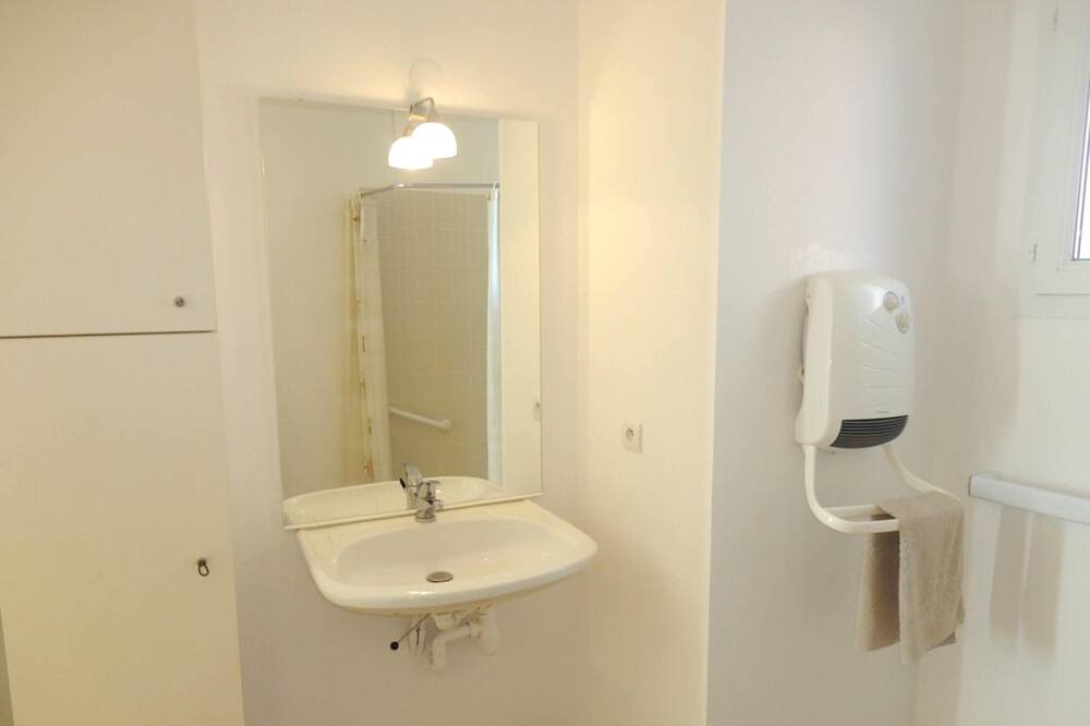 Photo of Bathroom in Homps