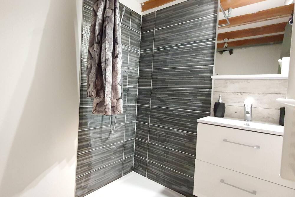 Photo of Bathroom in Saissac