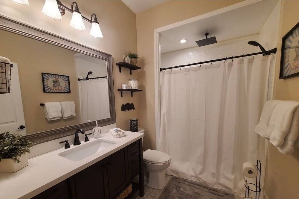 Photo of Bathroom in Rosebud