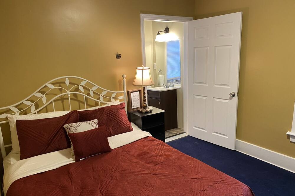 Photo of Bedroom in Broadway Gillham