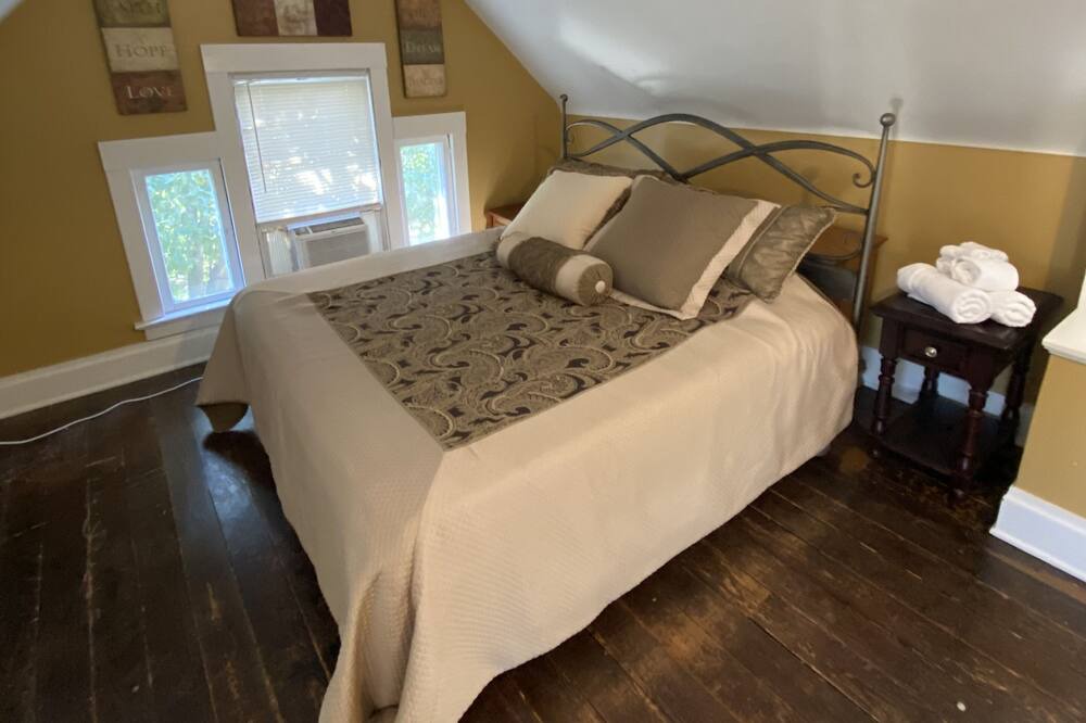Photo of Bedroom in Broadway Gillham