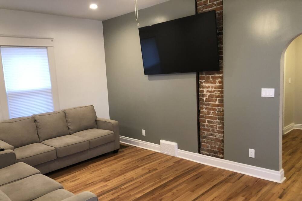Photo of Livingroom in Broadway Gillham