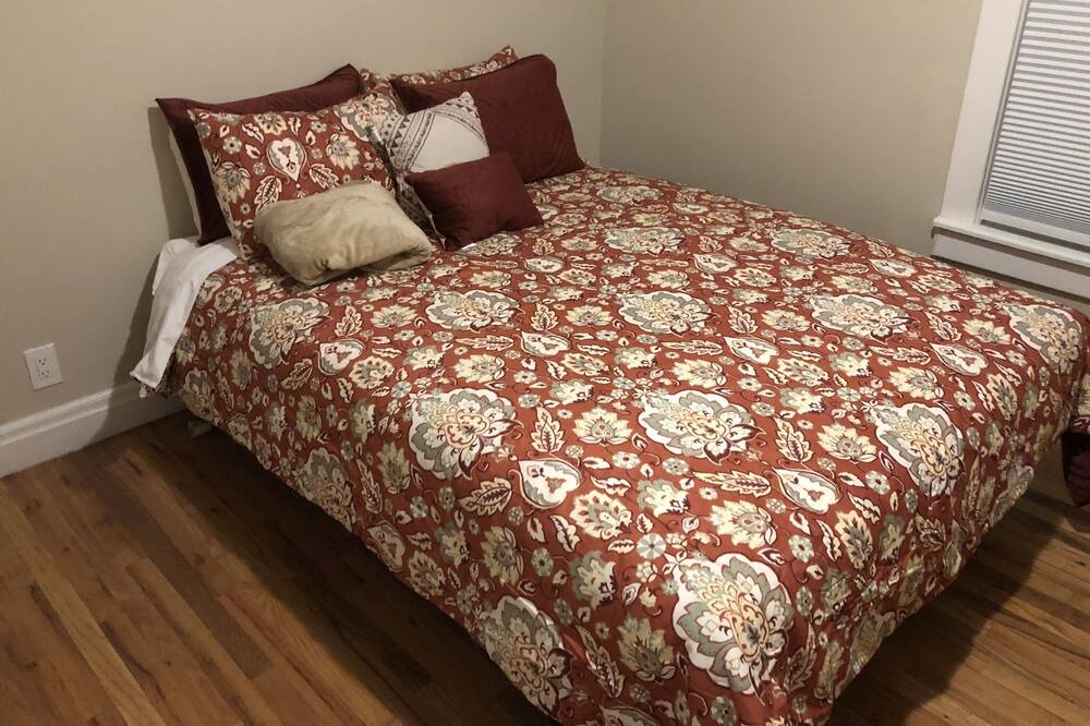 Photo of Bedroom in Broadway Gillham