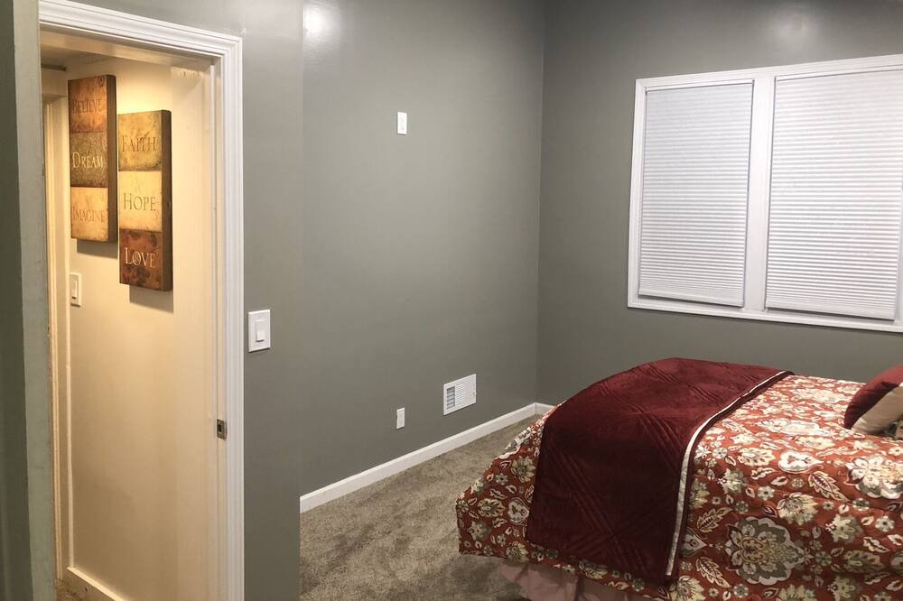 Photo of Bedroom in Broadway Gillham