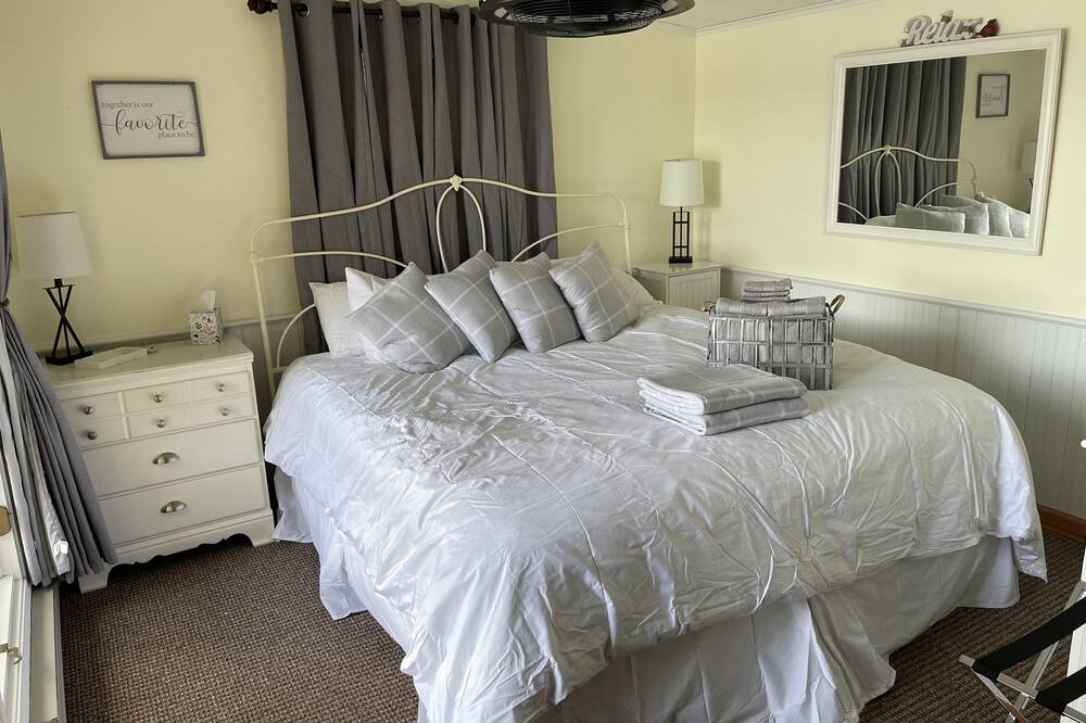 Photo of Bedroom in Wellesley Island