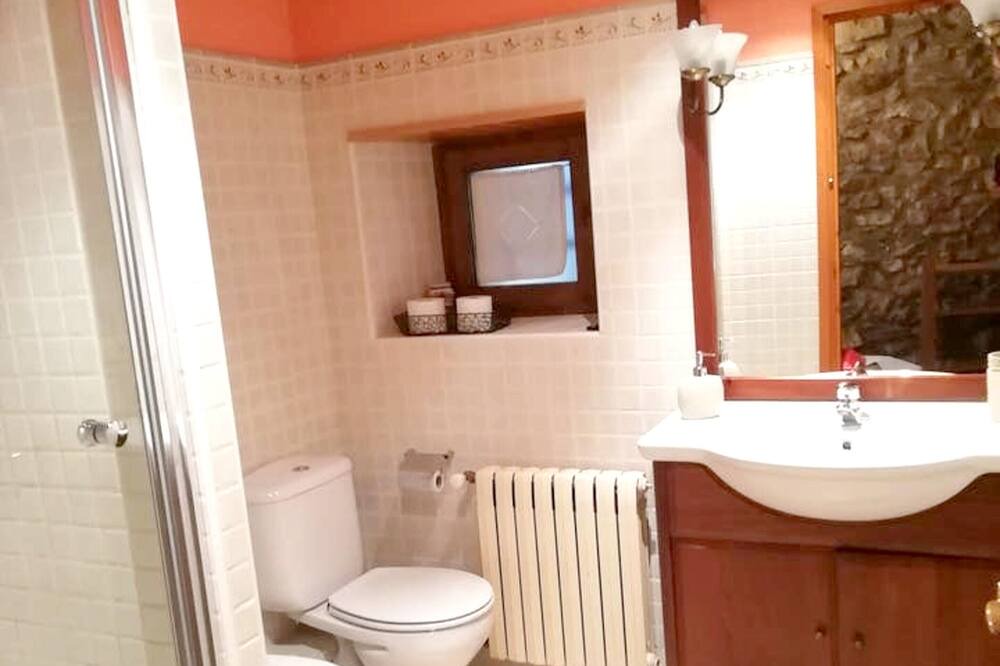 Photo of Bathroom in Prullans