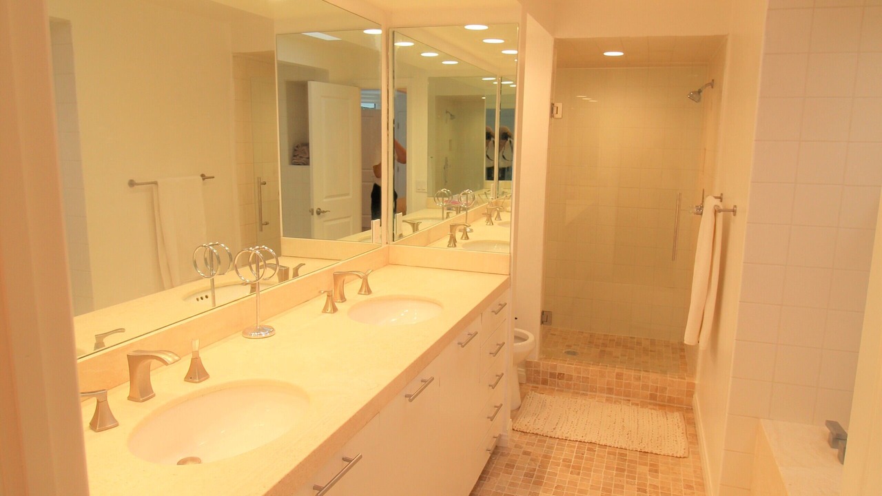Photo of Bathroom in Beverly Glen