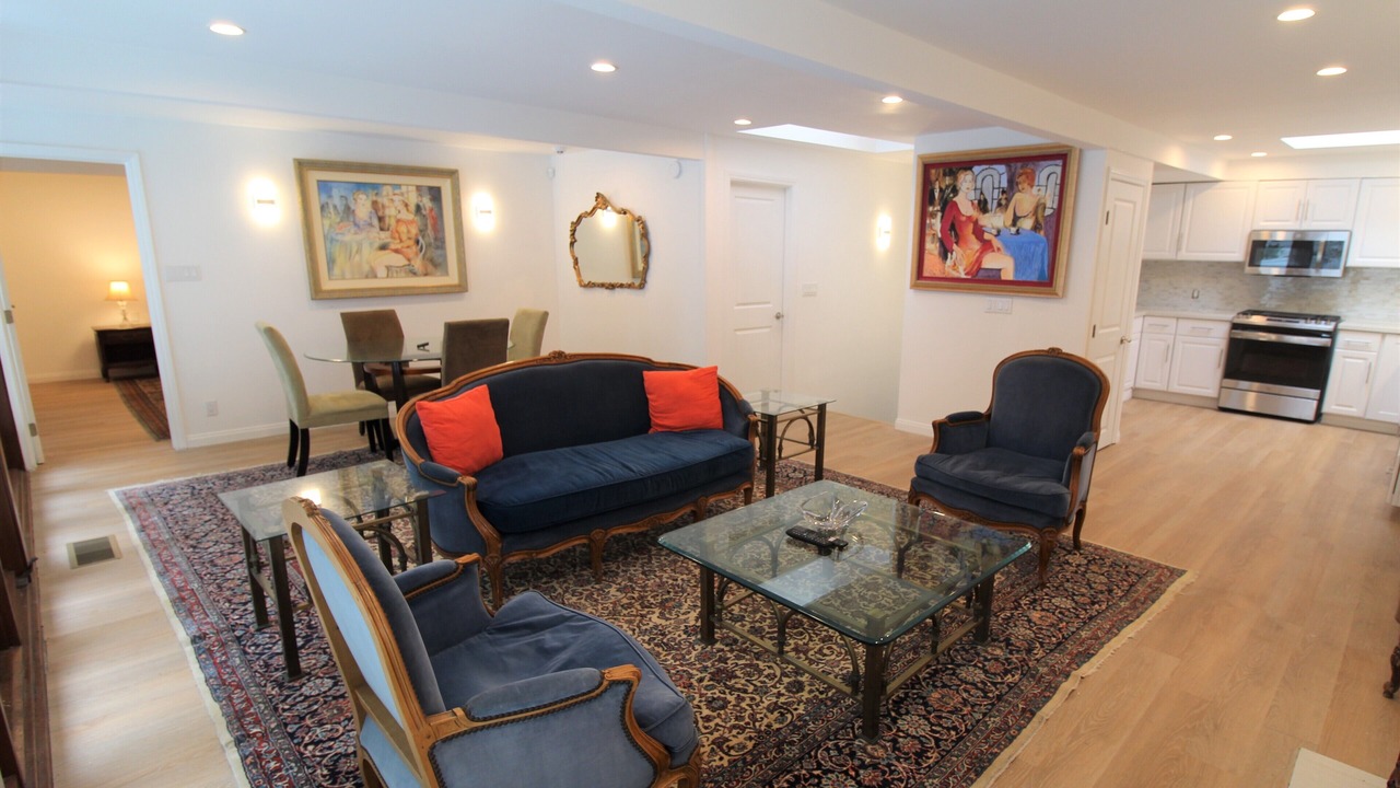 Photo of Livingroom in Beverly Glen