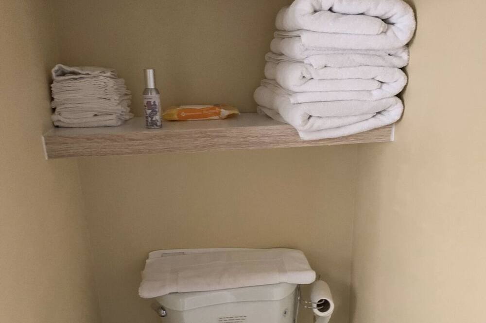 Photo of Bathroom in North Central Thousand Oaks