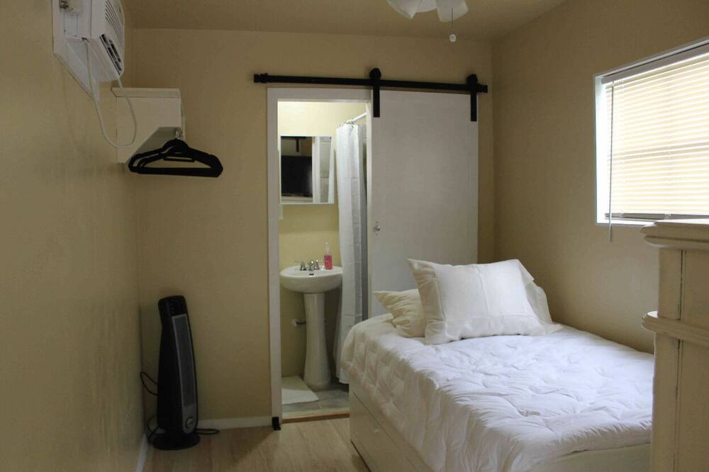 Photo of Bedroom in North Central Thousand Oaks