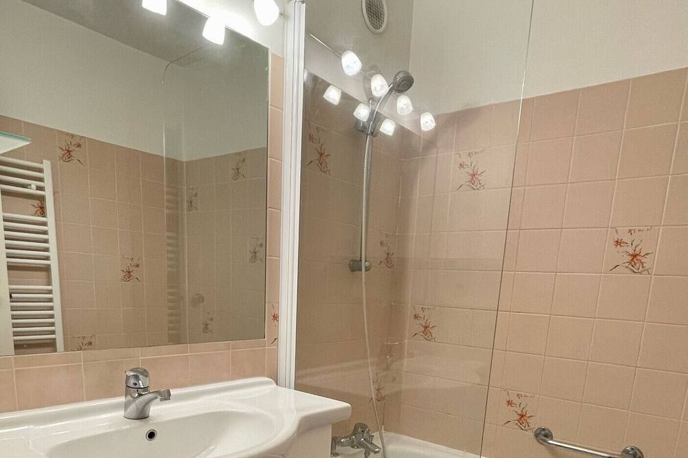 Photo of Bathroom in Saint-Nazaire