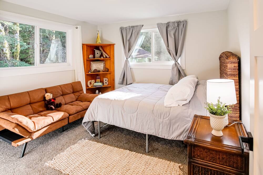 Photo of Bedroom in Copalis Beach