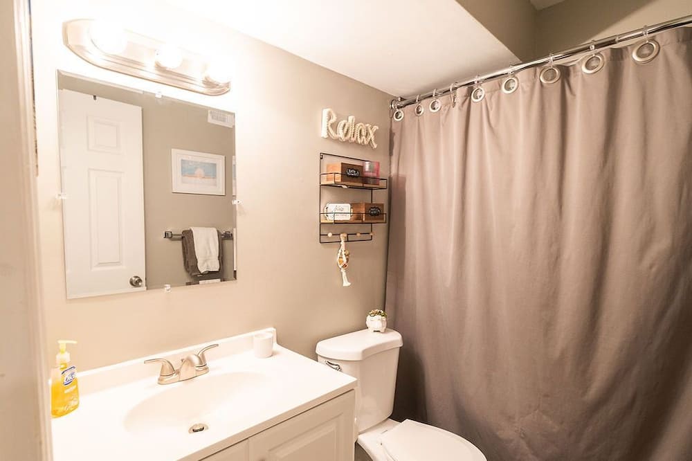 Photo of Bathroom in Lafayette Square