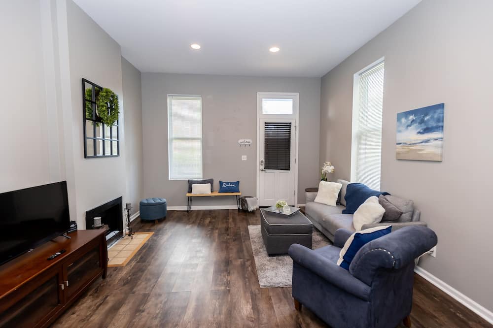 Photo of Livingroom in Lafayette Square