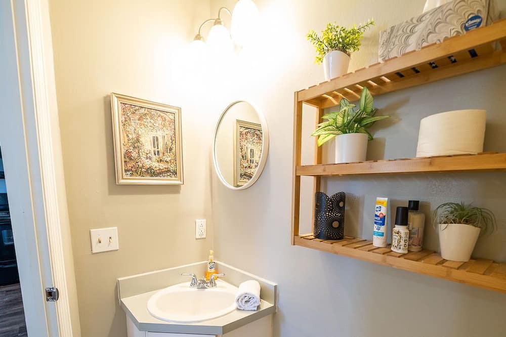 Photo of Bathroom in Lafayette Square