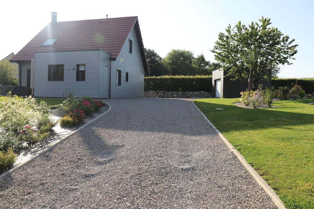 Photo of Others in Carly